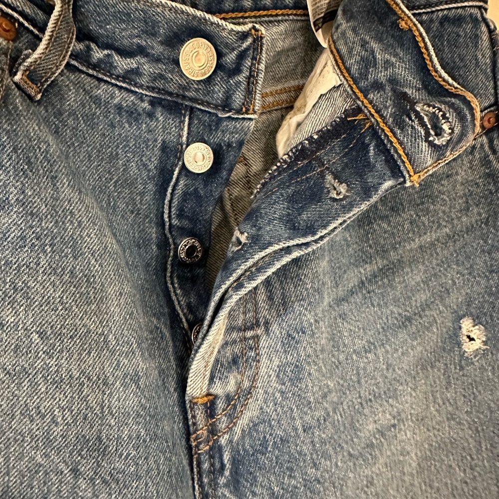 Levi’s Wedgie Straight Frayed Hem Jeans